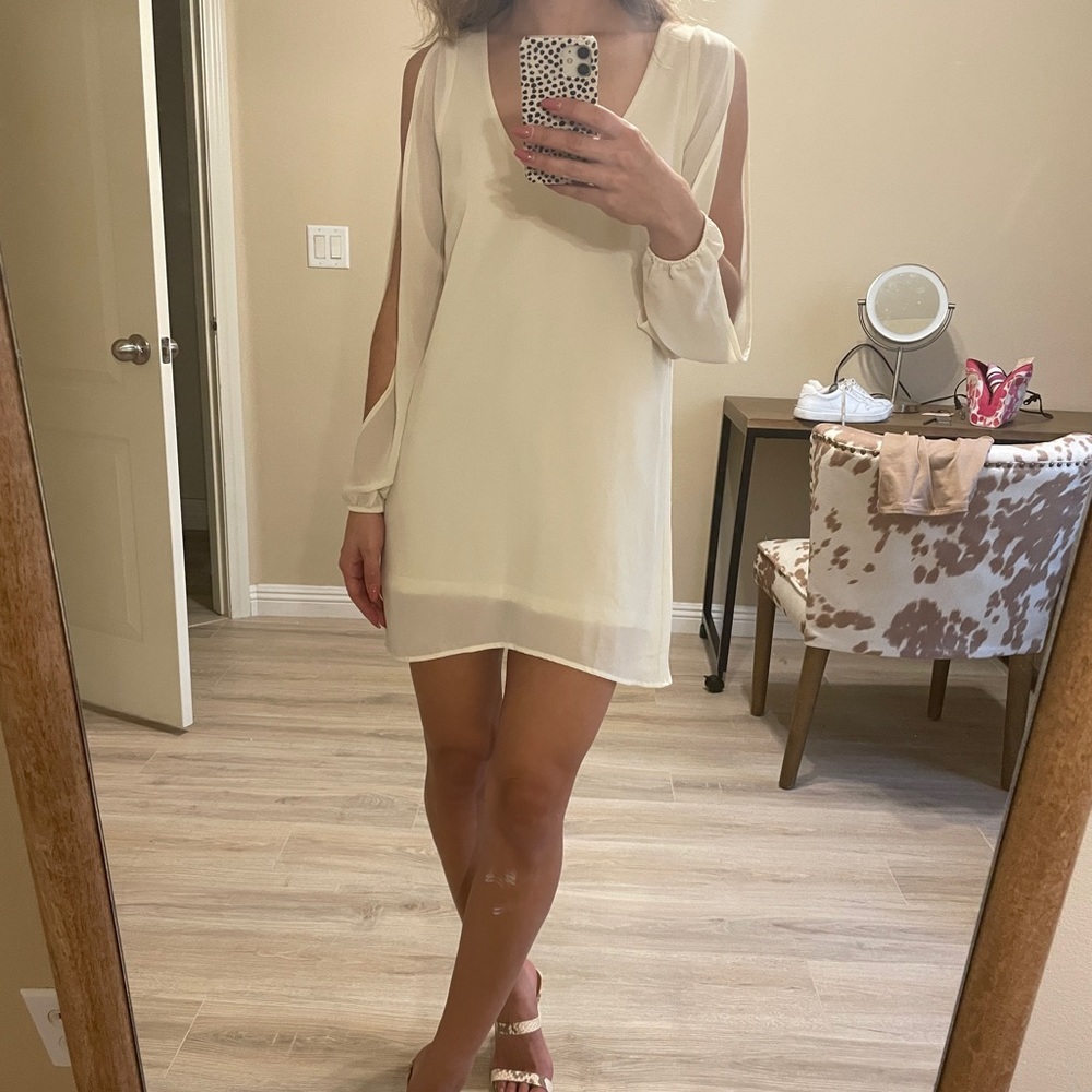 Tobi Cream Long Sleeved Dress!
